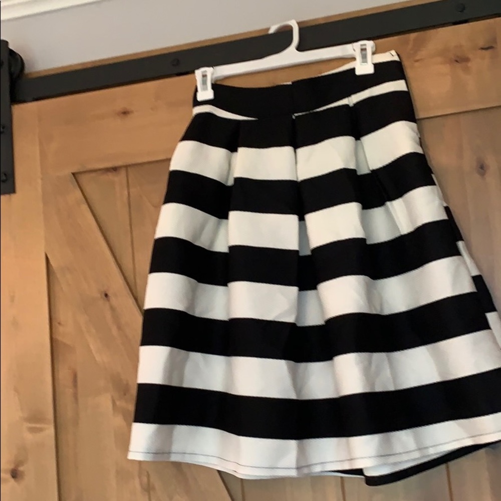 Skirt - Picture 3 of 3